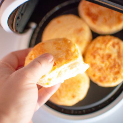 Bolo De Tapioca Com Queijo Na Airfryer: Receita Fácil E Rápida