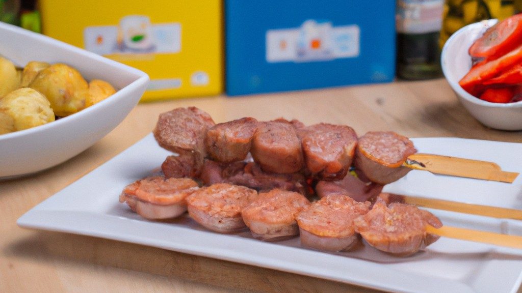 Imagem de espetinhos de carne, frango e vegetais grelhados em uma airfryer. Os espetinhos estão dourados e suculentos, com marcas de grelha visíveis. A imagem mostra o processo de cozimento fácil e delicioso dos espetinhos na airfryer.