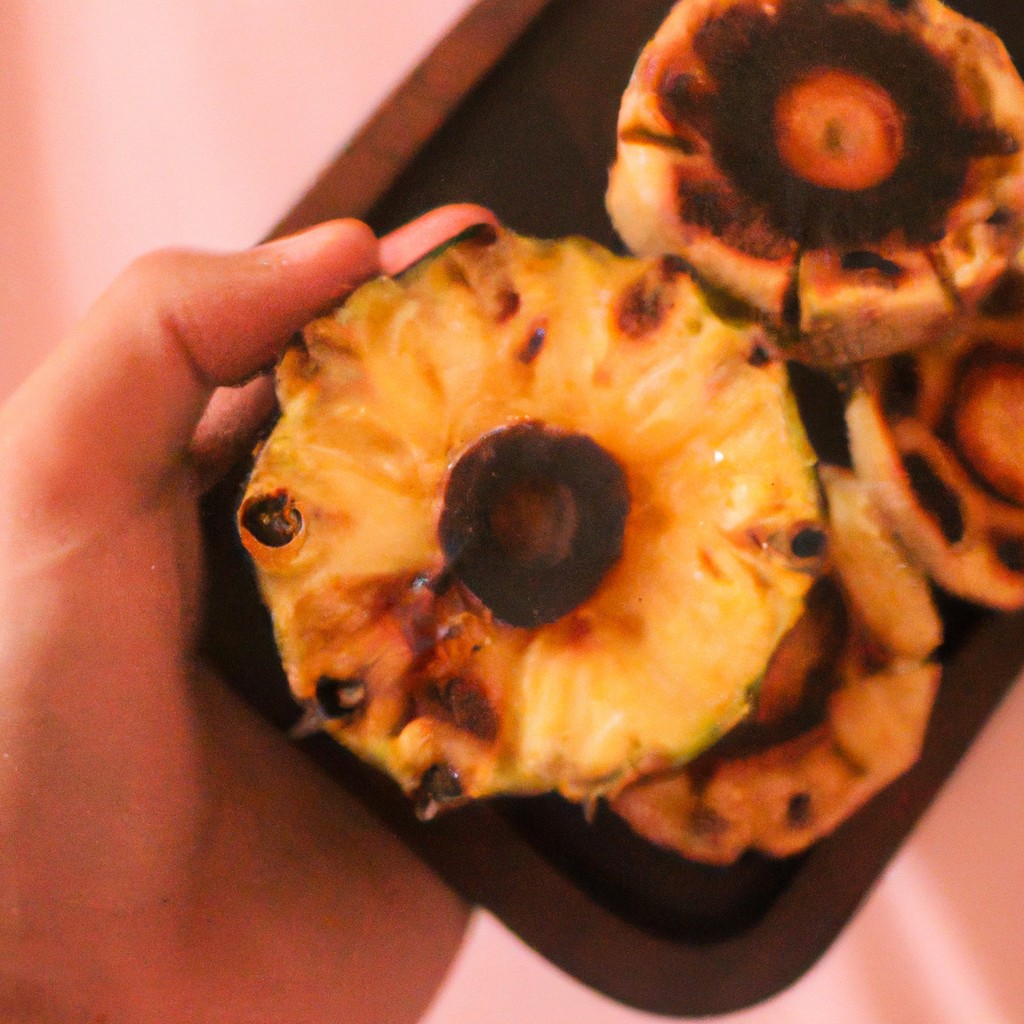Folhado De Abacaxi Com Coco Na Airfryer: Receita Deliciosa 1 Imagem de uma fatia de folhado de abacaxi com coco, feito na airfryer. A massa folhada é dourada e crocante, e o recheio de abacaxi e coco é doce e suculento. O folhado é polvilhado com açúcar de confeiteiro para um toque final.