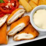 Frango Empanado Com Queijo Parmesão E Legumes Assados