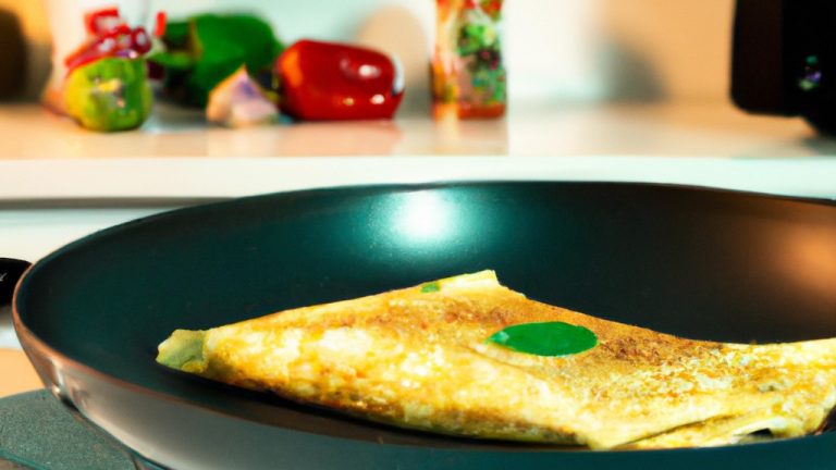 Imagem de uma omelete crocante e dourada cozida em uma airfryer. O interior da omelete é fofo e cheio de vegetais coloridos, como pimentões, cebolas e cogumelos. A omelete é servida em um prato com fatias de abacate e salsa fresca. O texto 