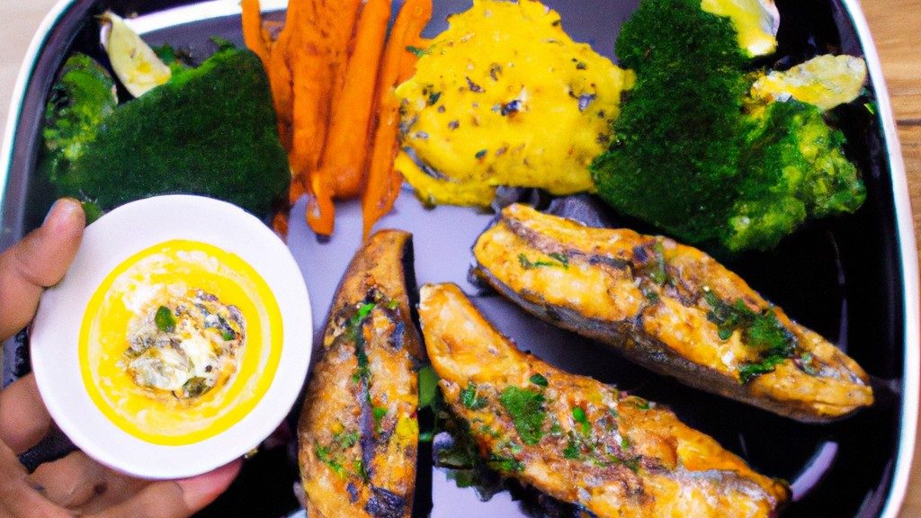 Imagem de um prato com peixe cozido e vegetais, incluindo brócolis, cenoura e cebola. O peixe está coberto por uma crosta dourada e crocante, e os vegetais estão assados e caramelizados. O prato é servido com um molho de limão ao lado.