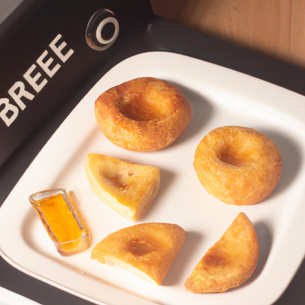 Imagem de um Brie assado na Airfryer, coberto com mel dourado. O queijo está derretido e borbulhante, com uma crosta crocante e dourada. Ao lado, há um prato de nozes e uma tigela de mel.