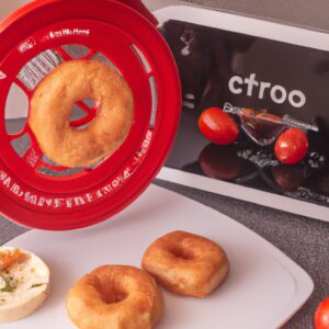 Imagem de uma porção de queijo Brie coberto com tomates cereja em uma cesta de airfryer. O queijo está derretido e borbulhante, e os tomates cereja estão caramelizados.