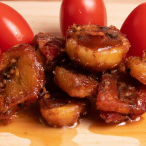 Imagem de Catupiry assado com tomate cereja na Airfryer, um petisco cremoso e saboroso com queijo Catupiry derretido coberto com tomates cereja assados, servidos em uma travessa.