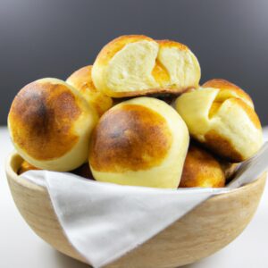 Imagem de bisnaguinhas douradas e crocantes preparadas na Airfryer, com texto sobreposto "Sonho de Bisnaguinha na Airfryer: Receita Fácil e Rápida!"