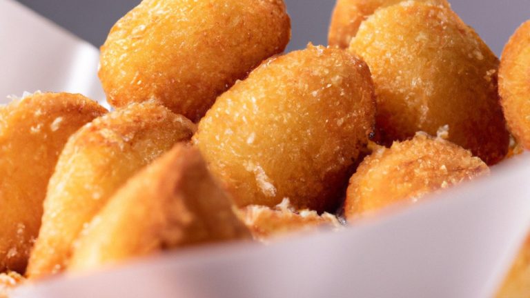 Uma foto de uma Air Fryer Airgratto com várias receitas em destaque, incluindo batatas fritas, nuggets de frango e anéis de cebola. O texto na imagem diz "Air Fryer Airgratto: Cozinhe suas comidas favoritas com rapidez e facilidade!"