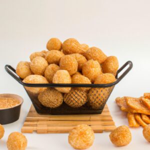 Imagem de uma fritadeira de ar Oster Multifuncional Ckstaf631. A fritadeira é preta e tem um acabamento em aço inoxidável. Possui uma cesta de fritura removível e uma bandeja coletora de óleo. A fritadeira é mostrada com vários alimentos fritos, como batatas fritas, frango e peixe.