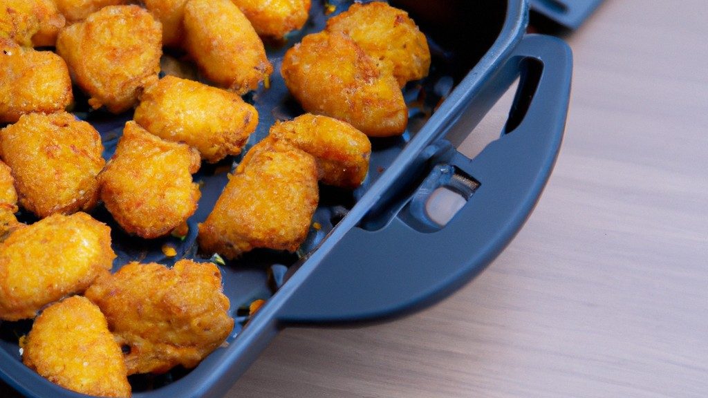 Imagem de canapés quentes e crocantes preparados na Airfryer. Os canapés são apresentados em uma travessa, com uma variedade de coberturas, como queijo derretido, presunto e vegetais. O fundo é claro e o foco está nos canapés, que parecem deliciosos e prontos para serem degustados.