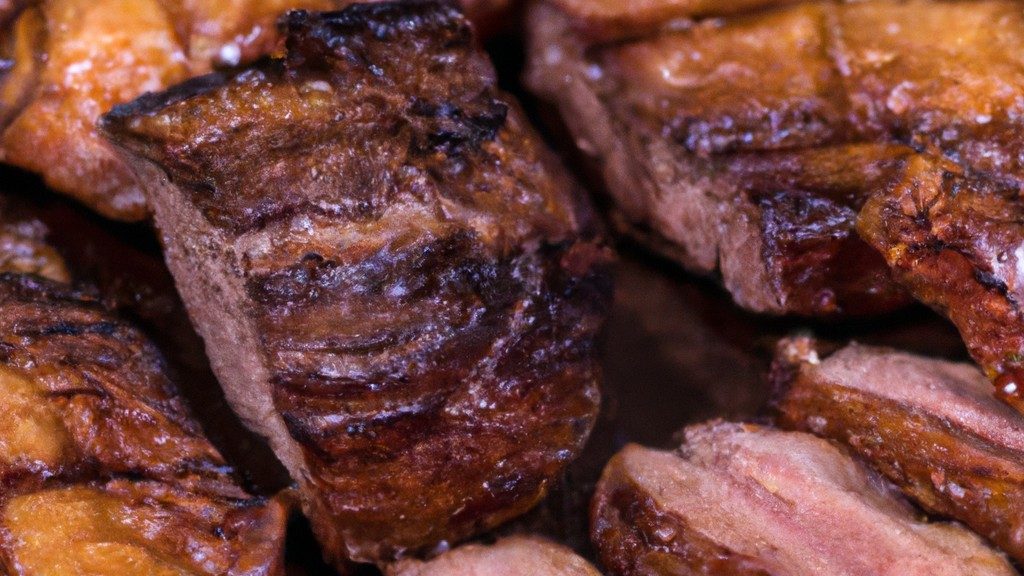 Picanha suculenta e grelhada preparada na Airfryer, mostrando sua superfície externa crocante e interior macio e rosado. A picanha é apresentada em um prato, acompanhada por uma guarnição de legumes grelhados.